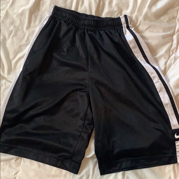 Basketball shorts - Picture 1 of 1
